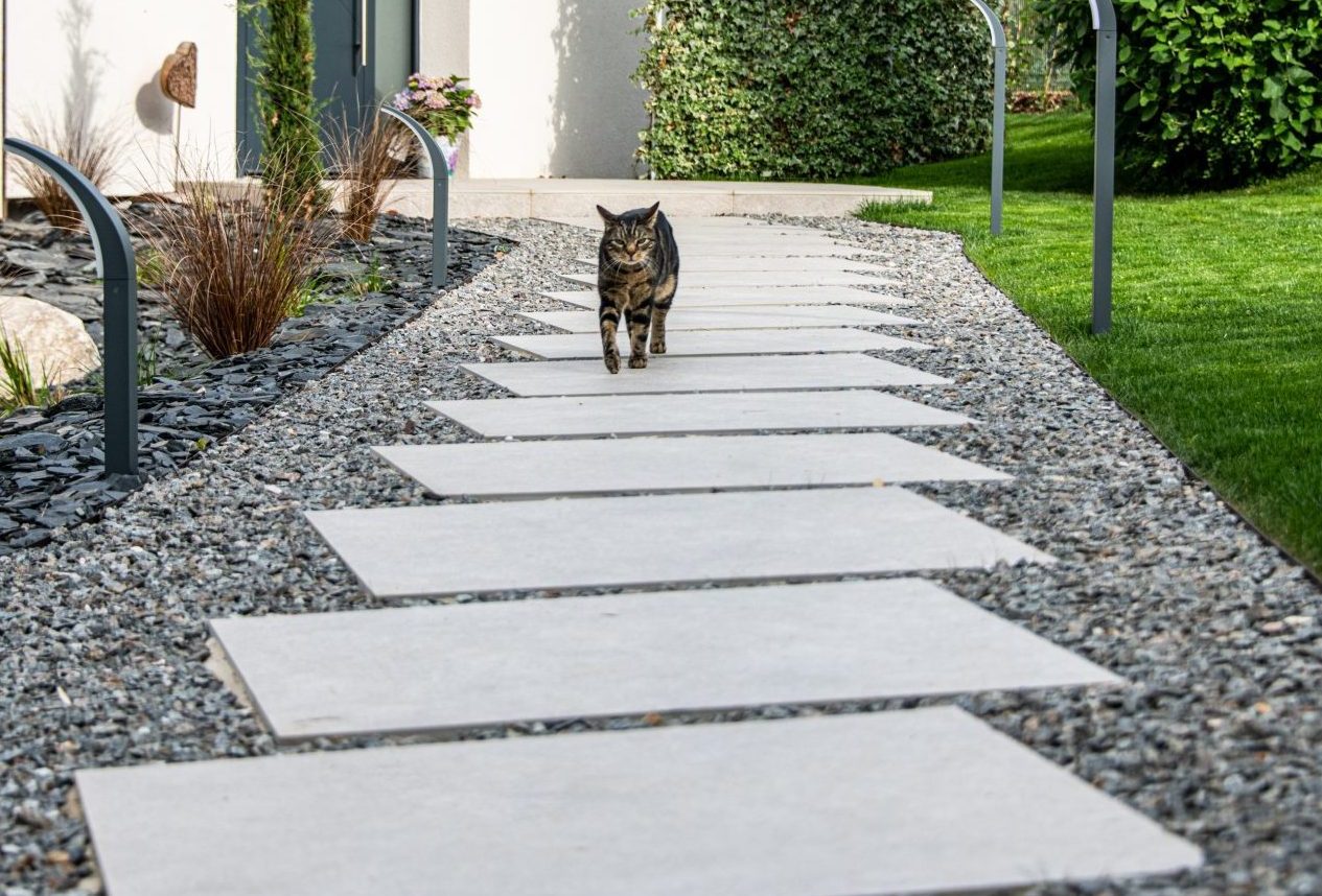 Comment créer une allée de jardin pour mettre en valeur sa maison ?