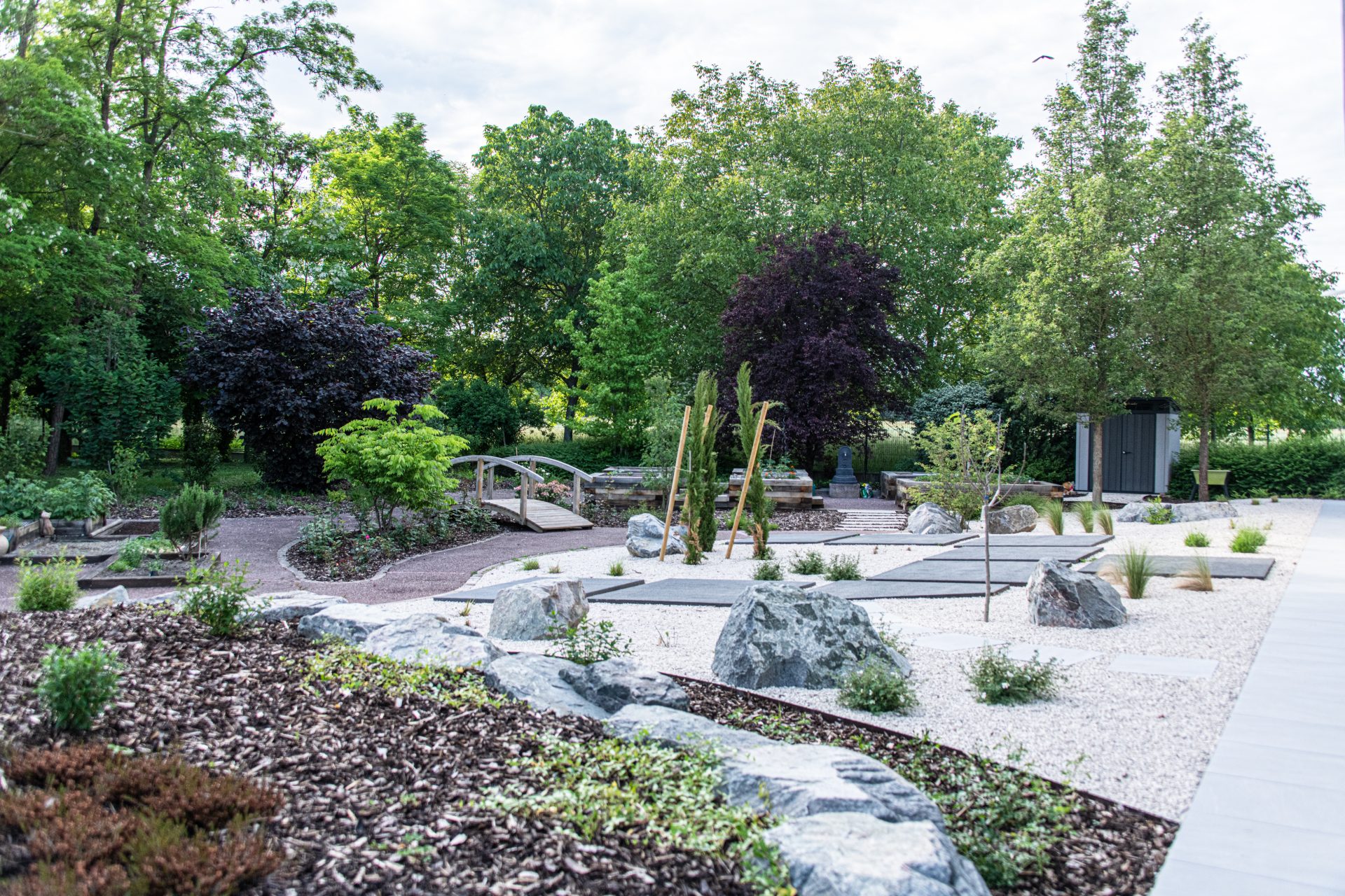 Comment concevoir un jardin autonome avec des solutions naturelles ?