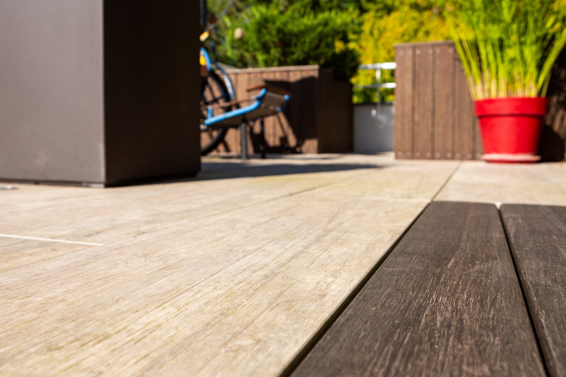 Réussir l’entretien de sa terrasse : le guide pratique selon le matériau