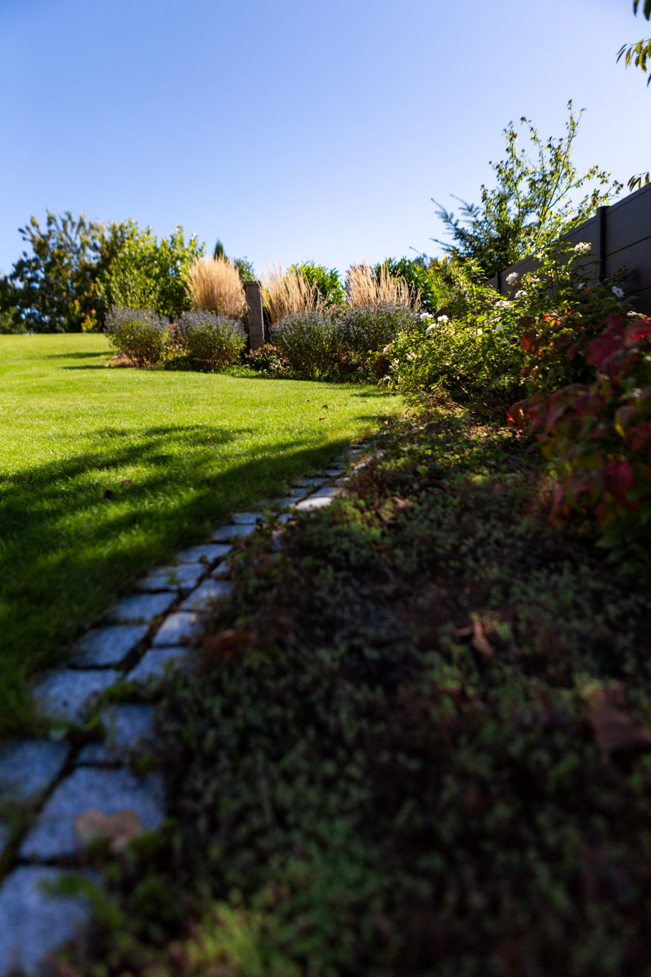 allée jardin ombre gravier clair éclairage balises LED Bas-Rhin