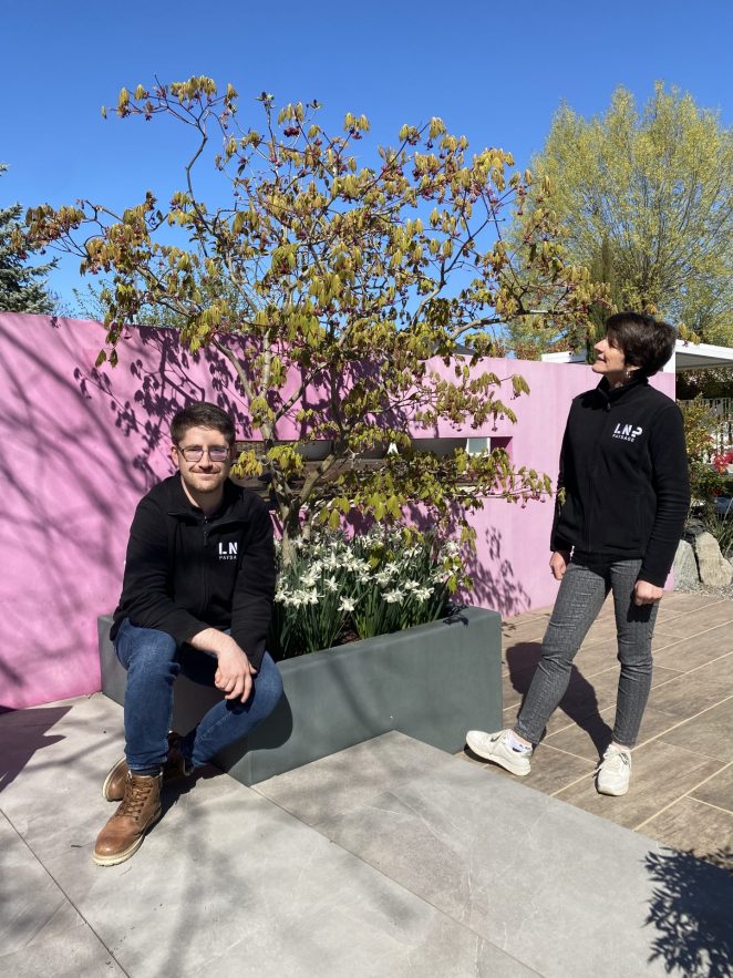 L'équipe de paysagistes LNP Paysage sur un chantier de jardin à Saverne, Bas-Rhin